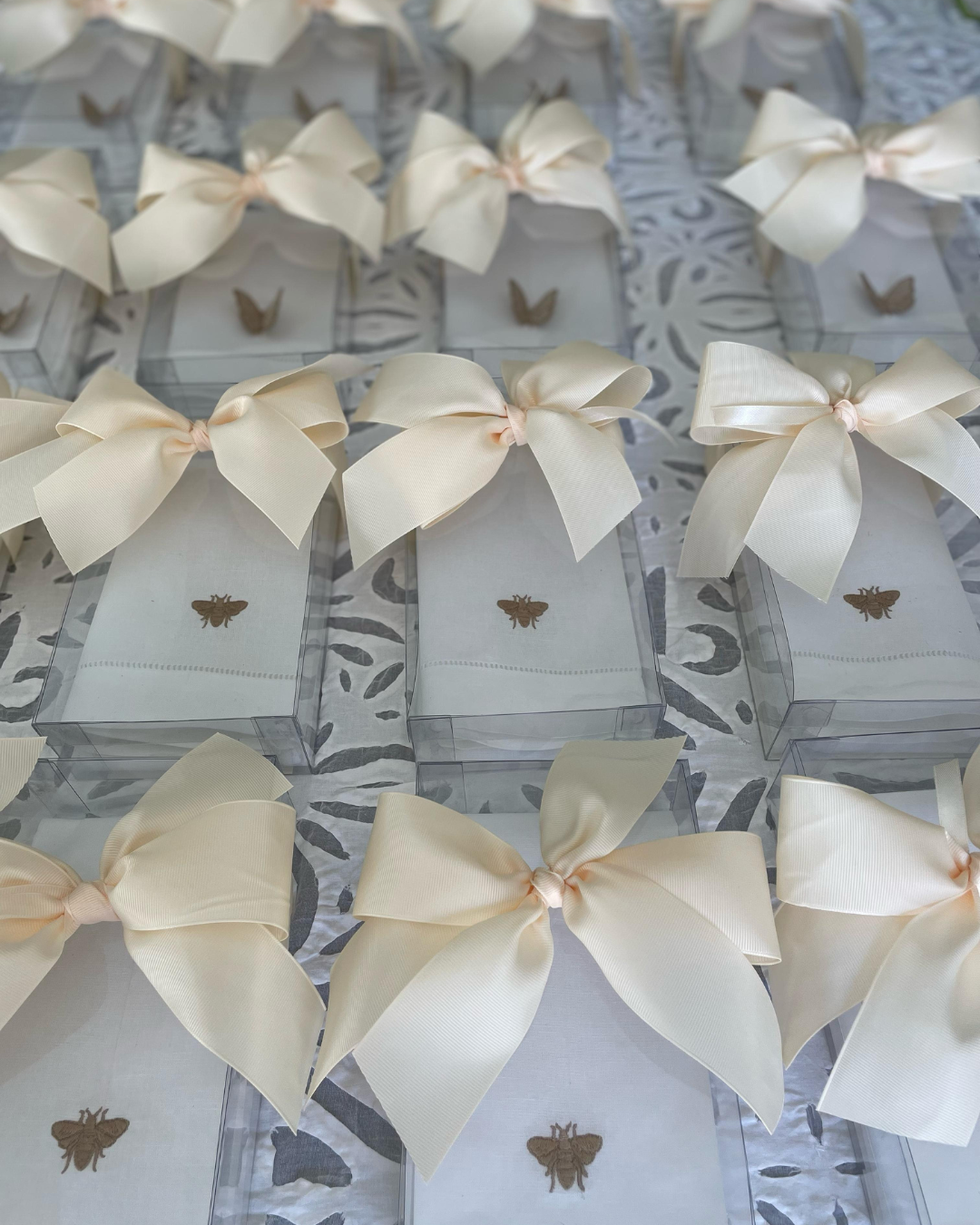 Detalle para invitadas- Toalla Bordada